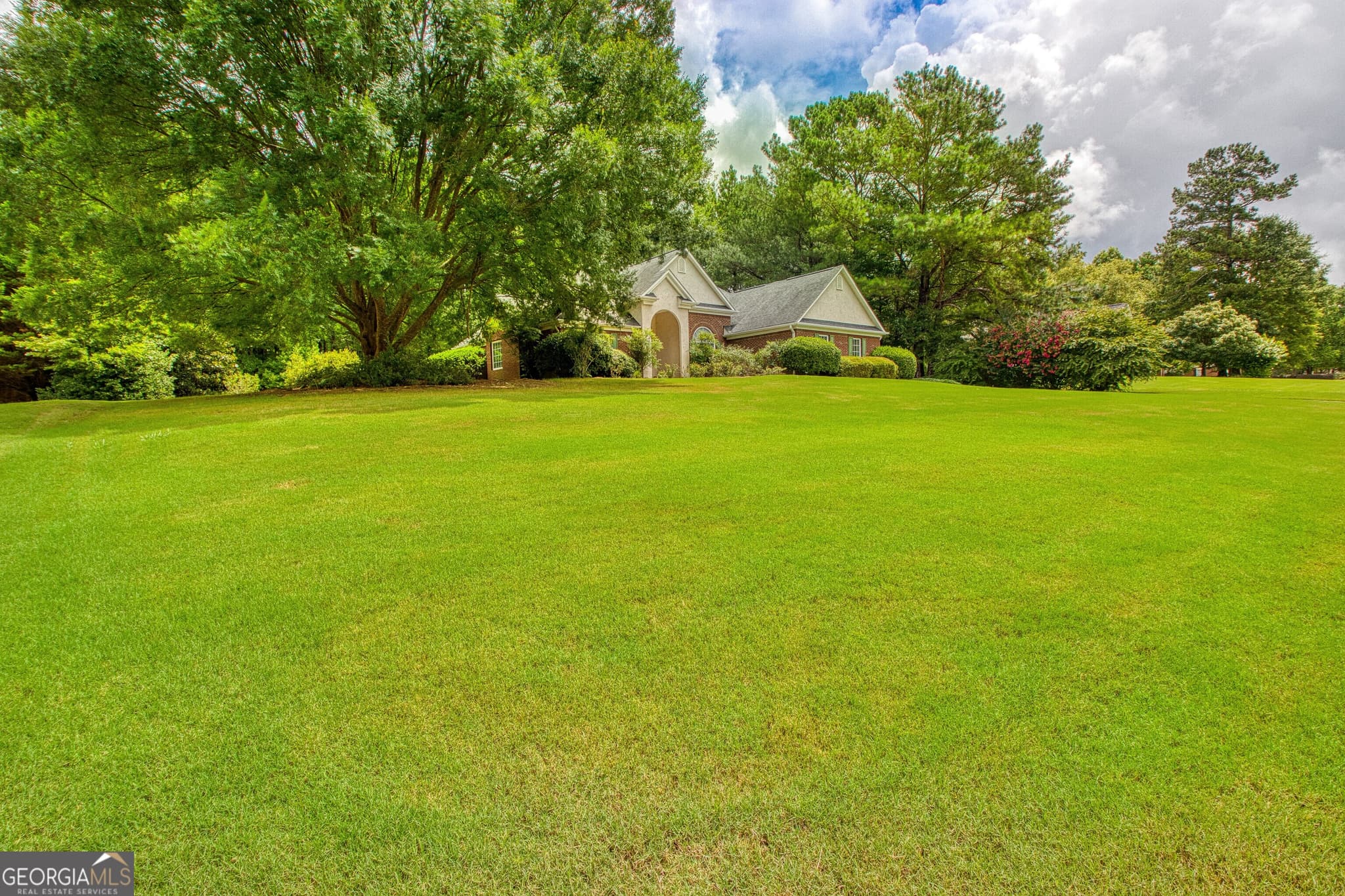 3 bedroom, 2.5 bathroom, 2,315 sq ft single family residence for sale at 305 Surrey Park Drive, Fayetteville, GA 30215 — photo 4