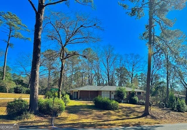 5 bedroom, 2.5 bathroom, 3,019 sq ft single family residence for sale at 100 Brett Avenue, Warner Robins, GA 31088 — photo 3