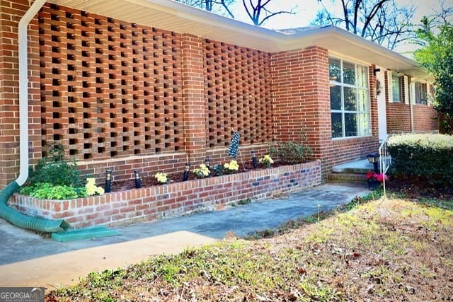 5 bedroom, 2.5 bathroom, 3,019 sq ft single family residence for sale at 100 Brett Avenue, Warner Robins, GA 31088 — photo 4