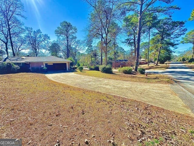 5 bedroom, 2.5 bathroom, 3,019 sq ft single family residence for sale at 100 Brett Avenue, Warner Robins, GA 31088 — photo 8