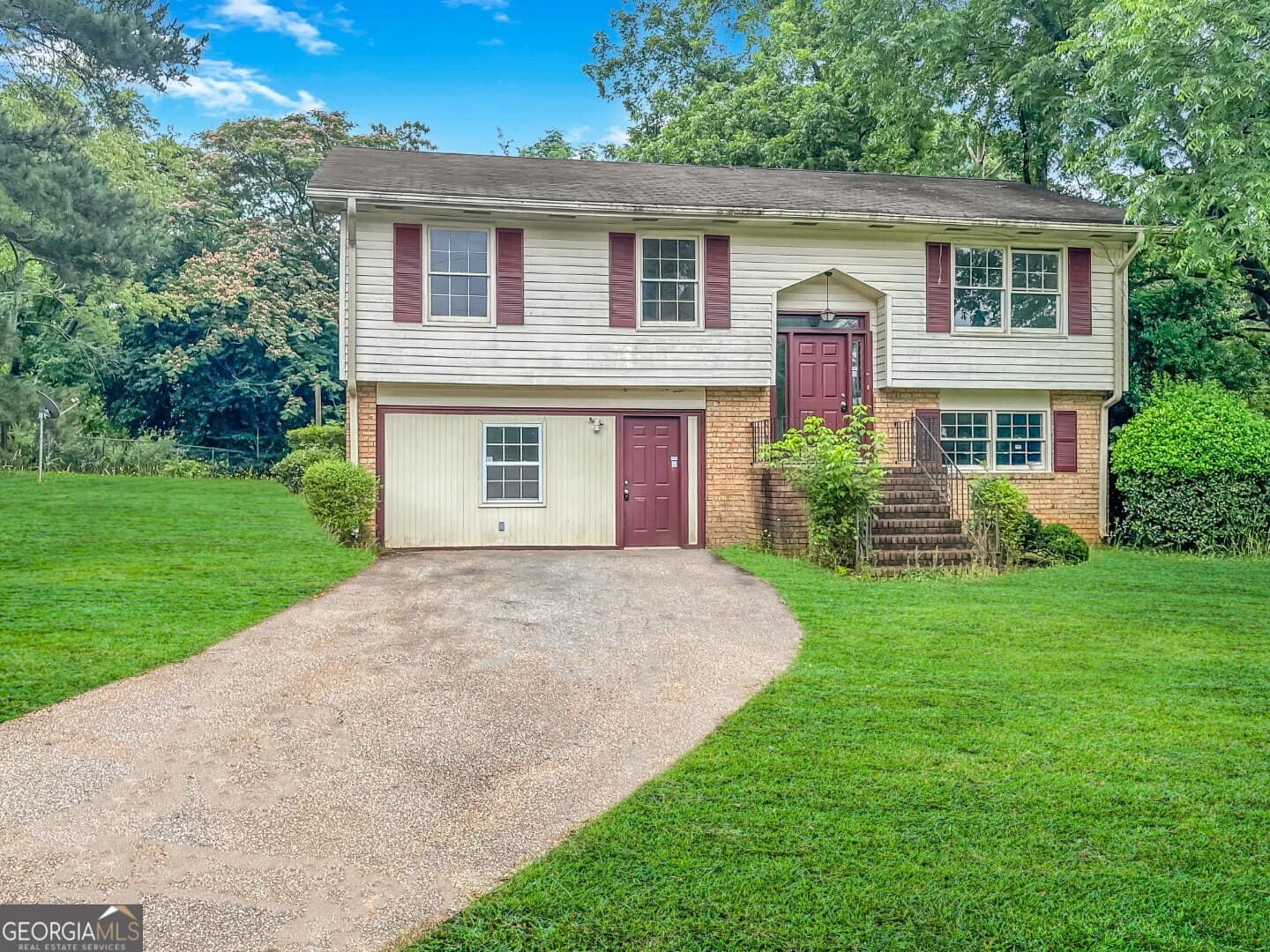 3 bedroom, 2 bathroom, 1,984 sq ft single family residence sold at 121 Kenwood Drive, Athens, GA 30601