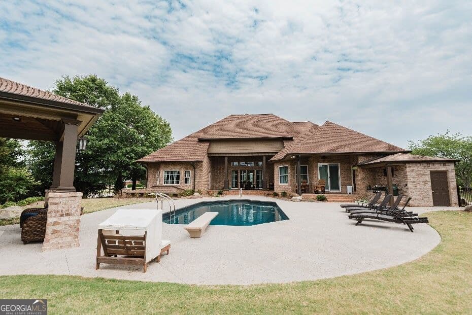 4 bedroom, 3.5 bathroom, 4,727 sq ft single family residence for sale at 605 Birkdale Boulevard, Carrollton, GA 30116 — photo 2