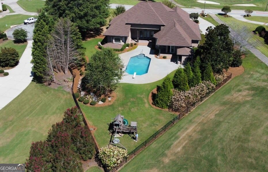 4 bedroom, 3.5 bathroom, 4,727 sq ft single family residence for sale at 605 Birkdale Boulevard, Carrollton, GA 30116 — photo 4