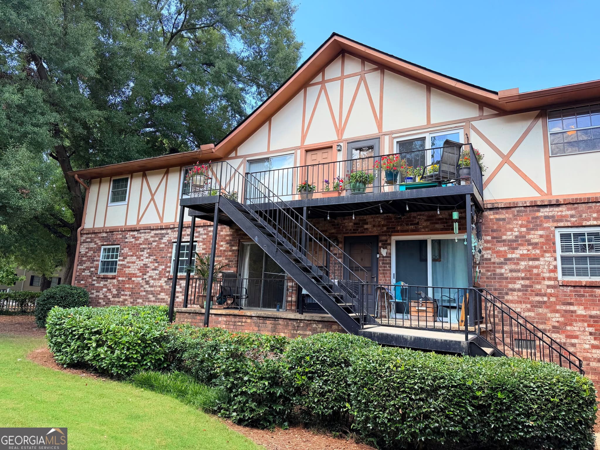 2 bedroom, 1.5 bathroom, 936 sq ft condominium for rent at 1181 Church Street G, Decatur, GA 30030 for $1,550 a month — photo 1 of 23