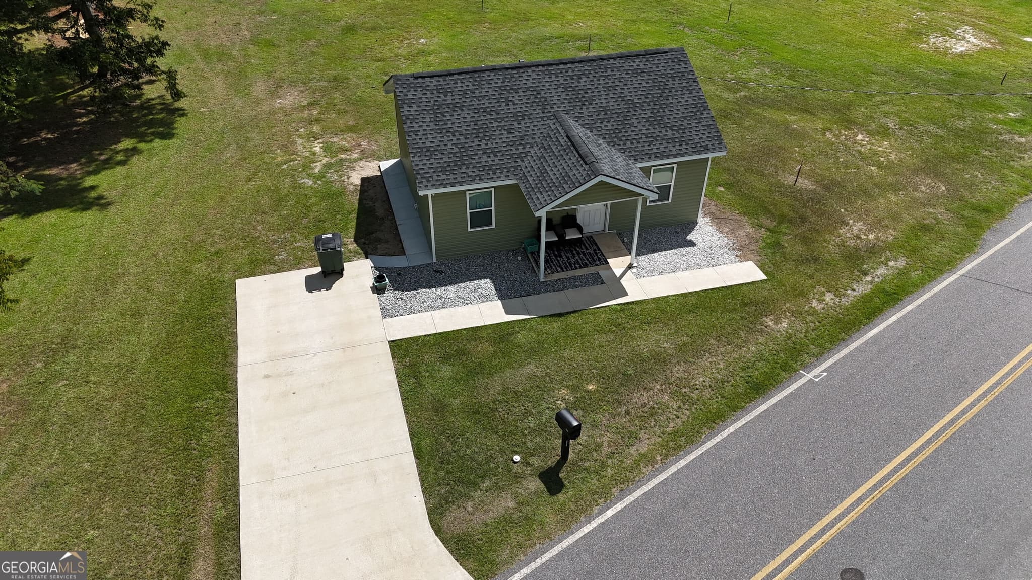 2 bedroom, 1 bathroom single family residence for sale at 403 Auburn Road, Glennville, GA 30427 — photo 2