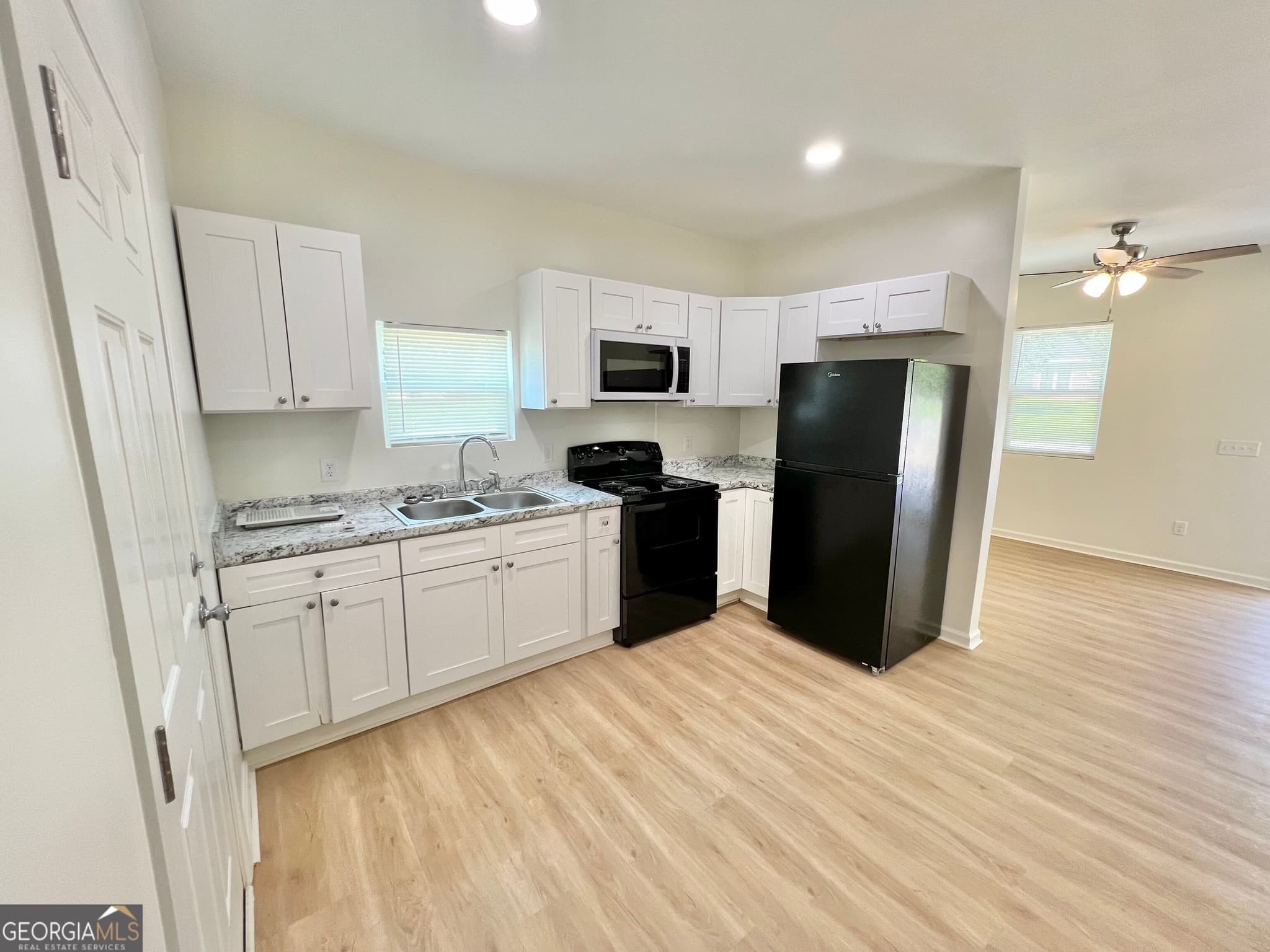 2 bedroom, 1 bathroom single family residence for sale at 403 Auburn Road, Glennville, GA 30427 — photo 6