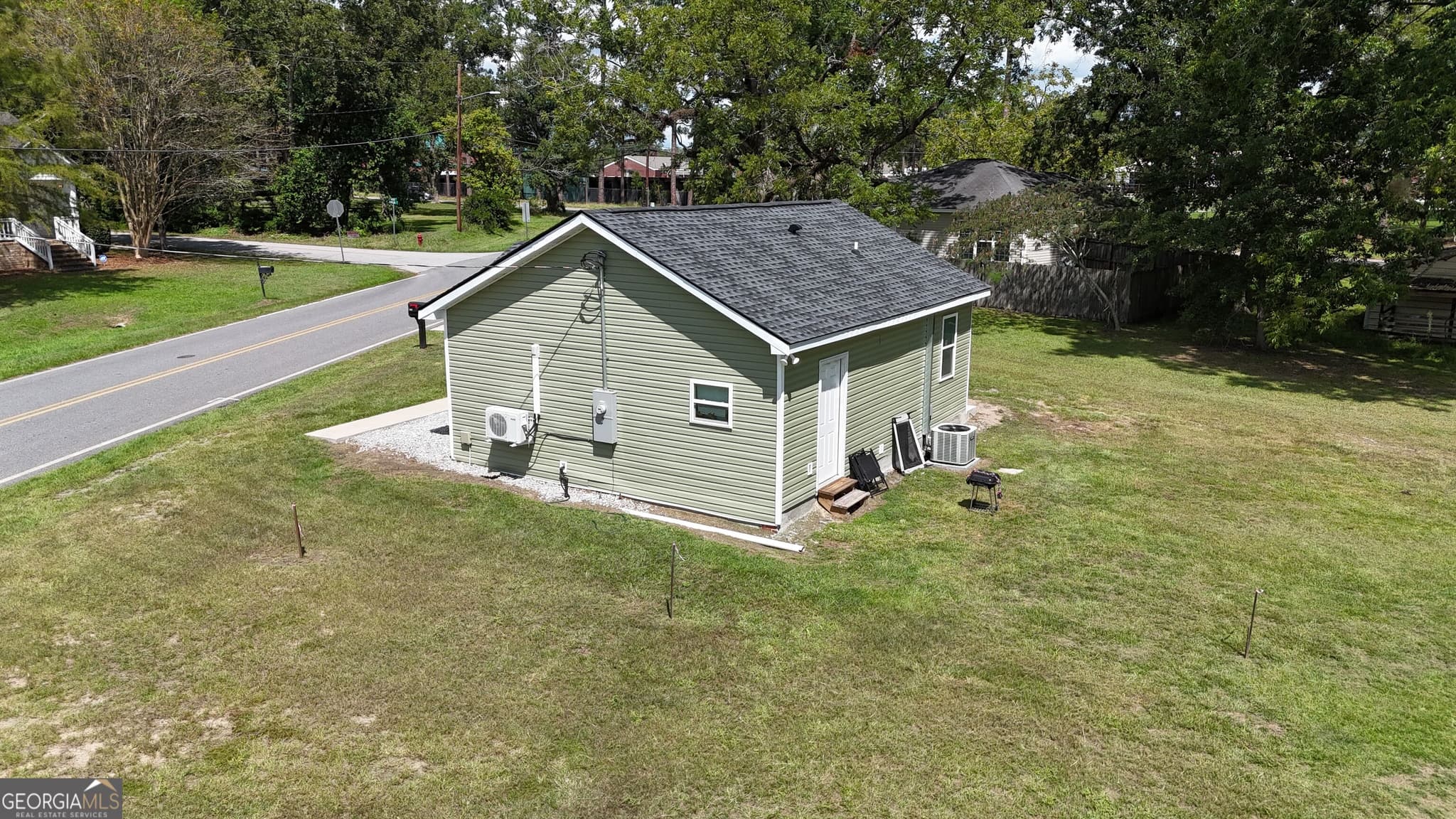 2 bedroom, 1 bathroom single family residence for sale at 403 Auburn Road, Glennville, GA 30427 — photo 3