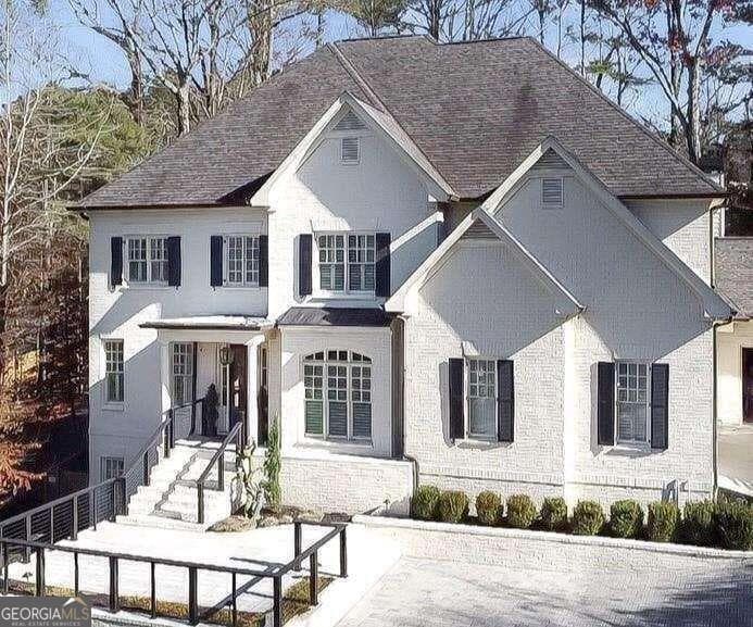 6 bedroom, 5.5 bathroom, 6,034 sq ft single family residence for rent at 2991 Sequoyah Drive, Atlanta, GA 30327 for $14,500 a month — photo 2