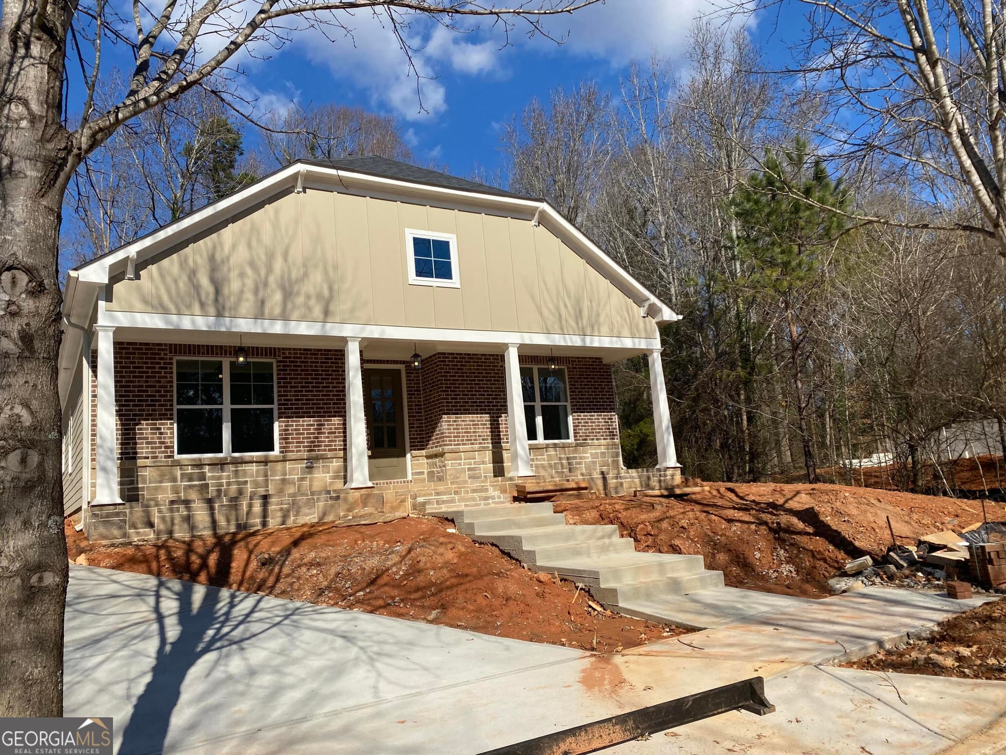 3 bedroom, 2 bathroom, 1,887 sq ft single family residence for sale at 325 Edgewater Drive, Athens, GA 30605 — photo 1 of 49
