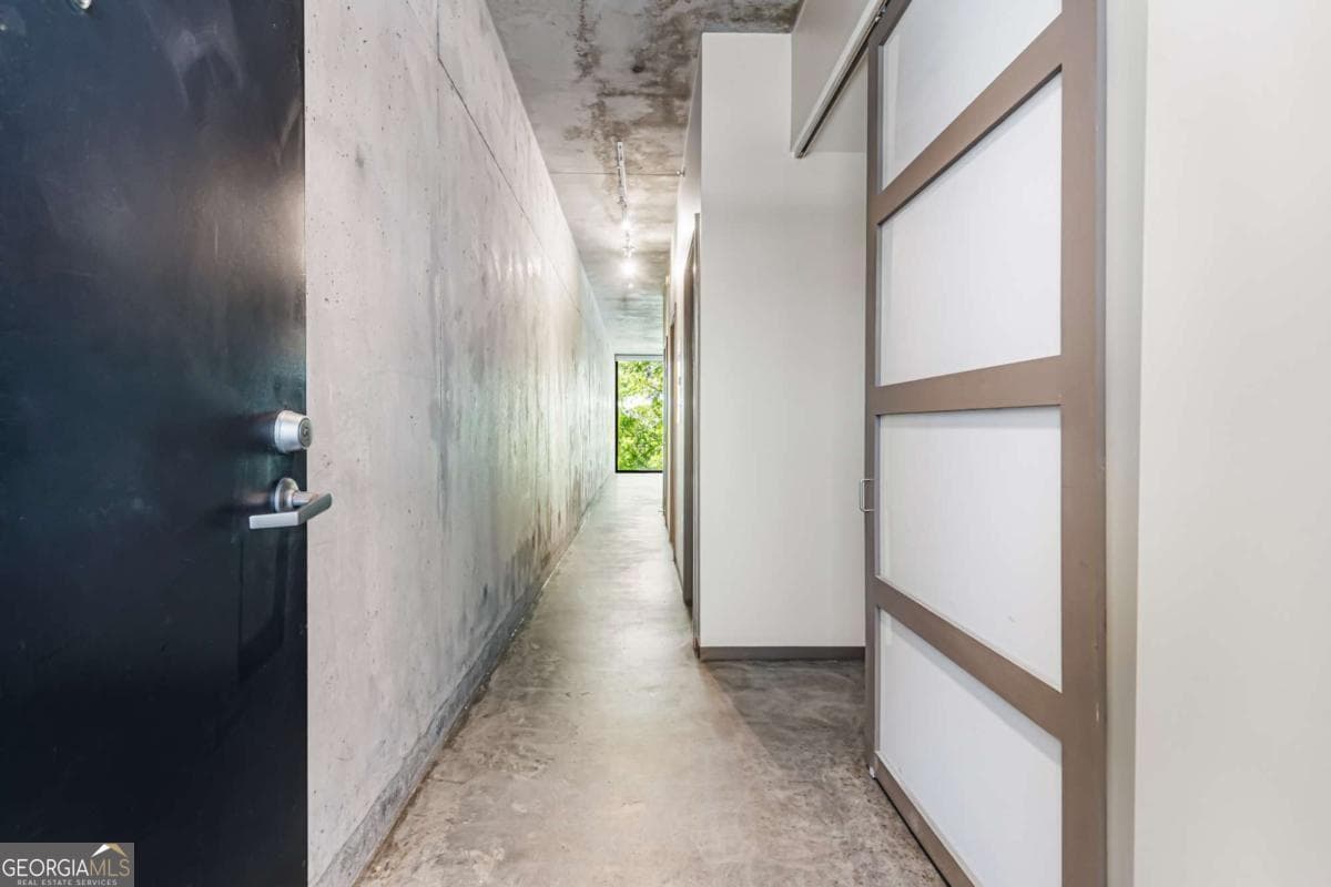 2 bedroom, 1 bathroom, 1,025 sq ft condominium for sale at 480 John Wesley Dobbs Avenue 422, Atlanta, GA 30312 — photo 2