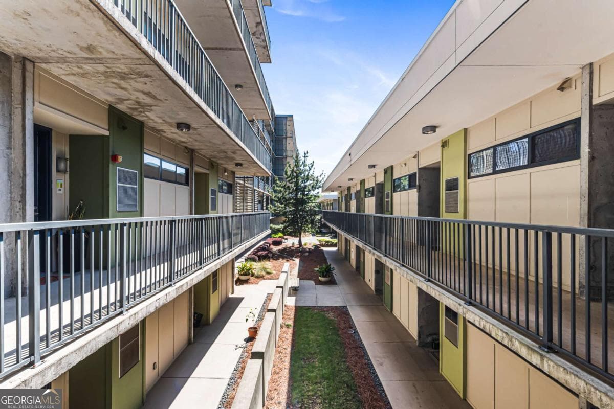 2 bedroom, 1 bathroom, 1,025 sq ft condominium for sale at 480 John Wesley Dobbs Avenue 422, Atlanta, GA 30312 — photo 3