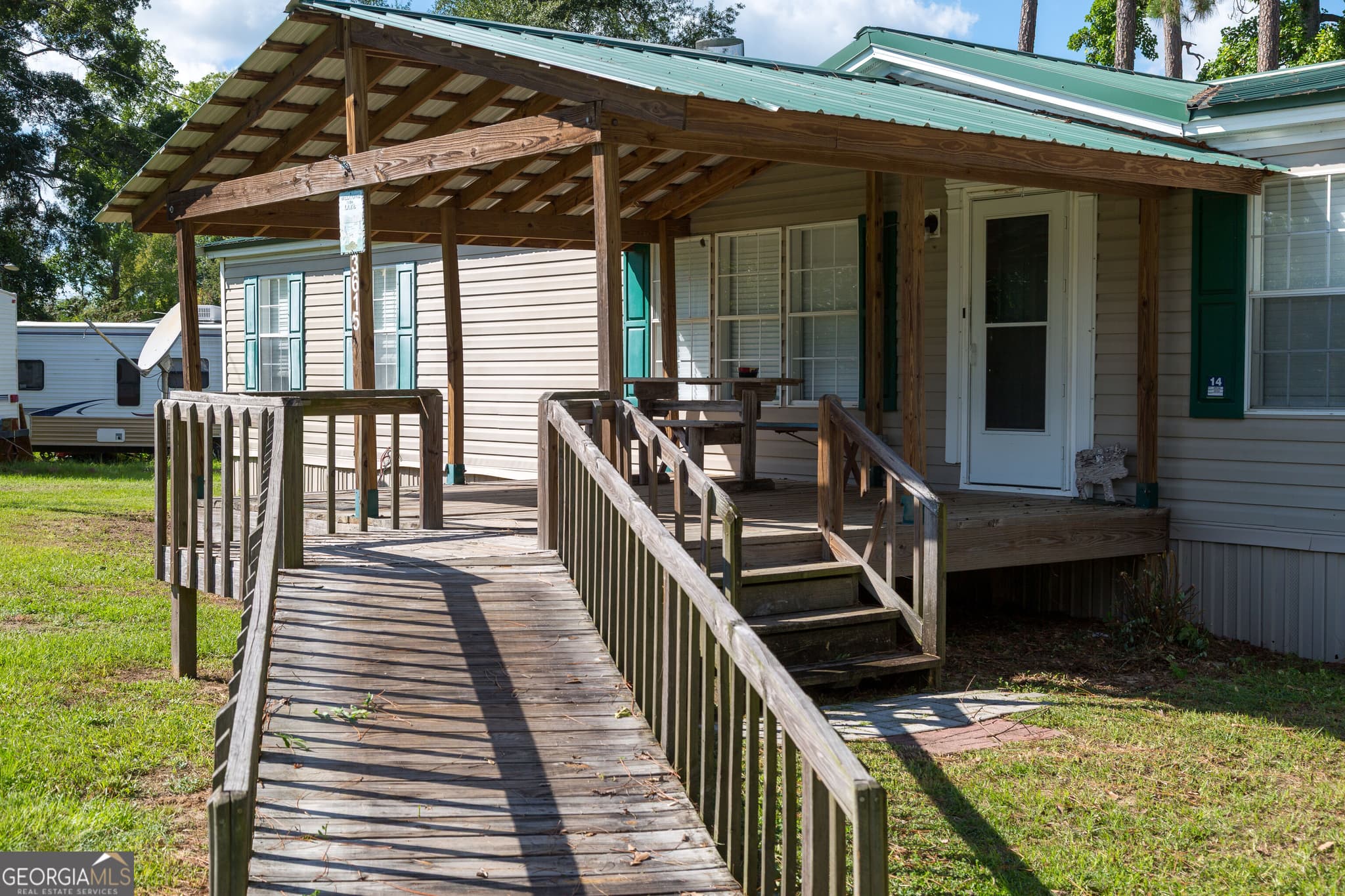 3 bedroom, 2 bathroom, 1,800 sq ft manufactured home,single family residence for sale at 3615 Lake Mayers Road, Baxley, GA 31513 — photo 2