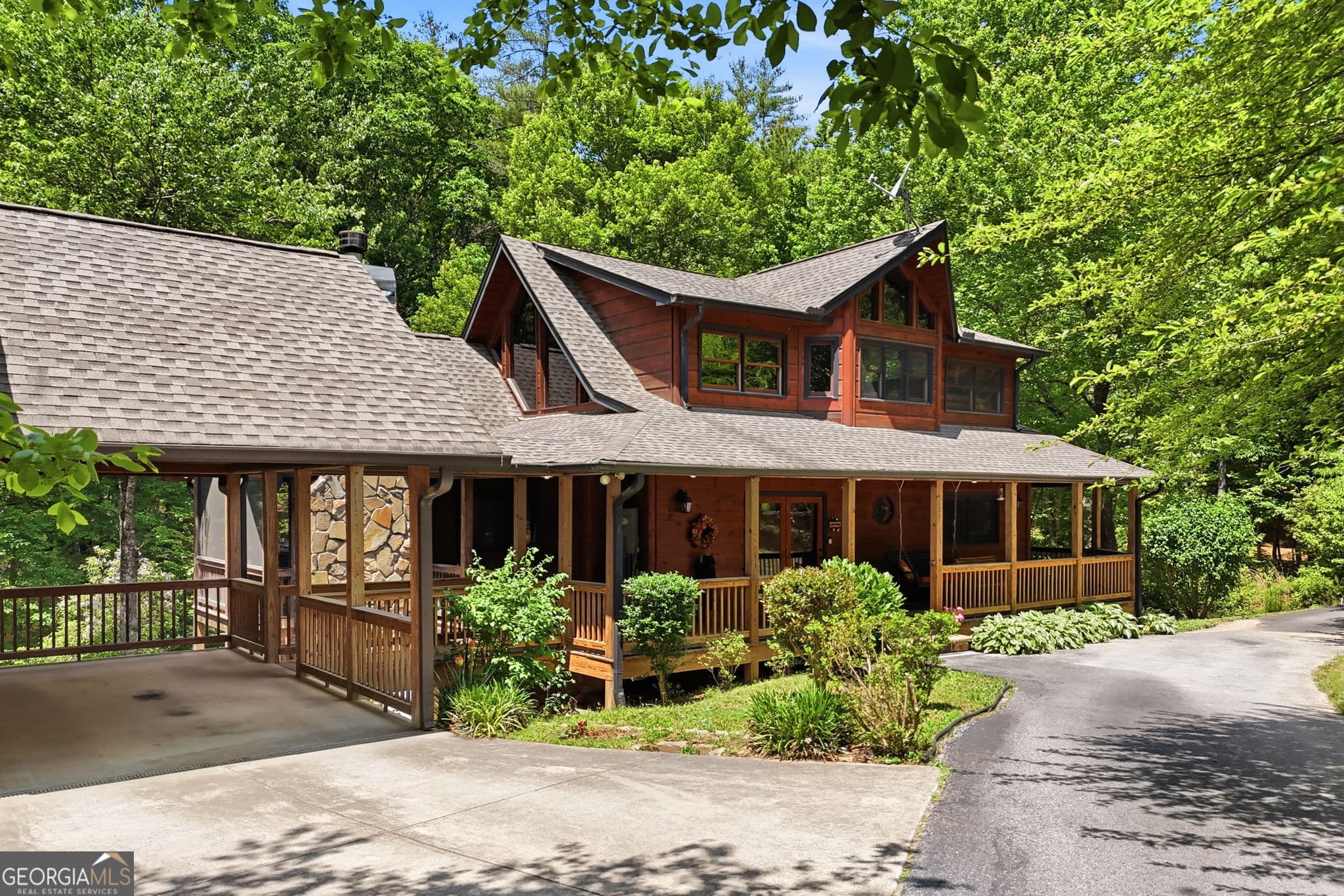 3 bedroom, 3.5 bathroom, 2,210 sq ft cabin,single family residence for sale at 139 Deer Trail, Mineral Bluff, GA 30559 — photo 2