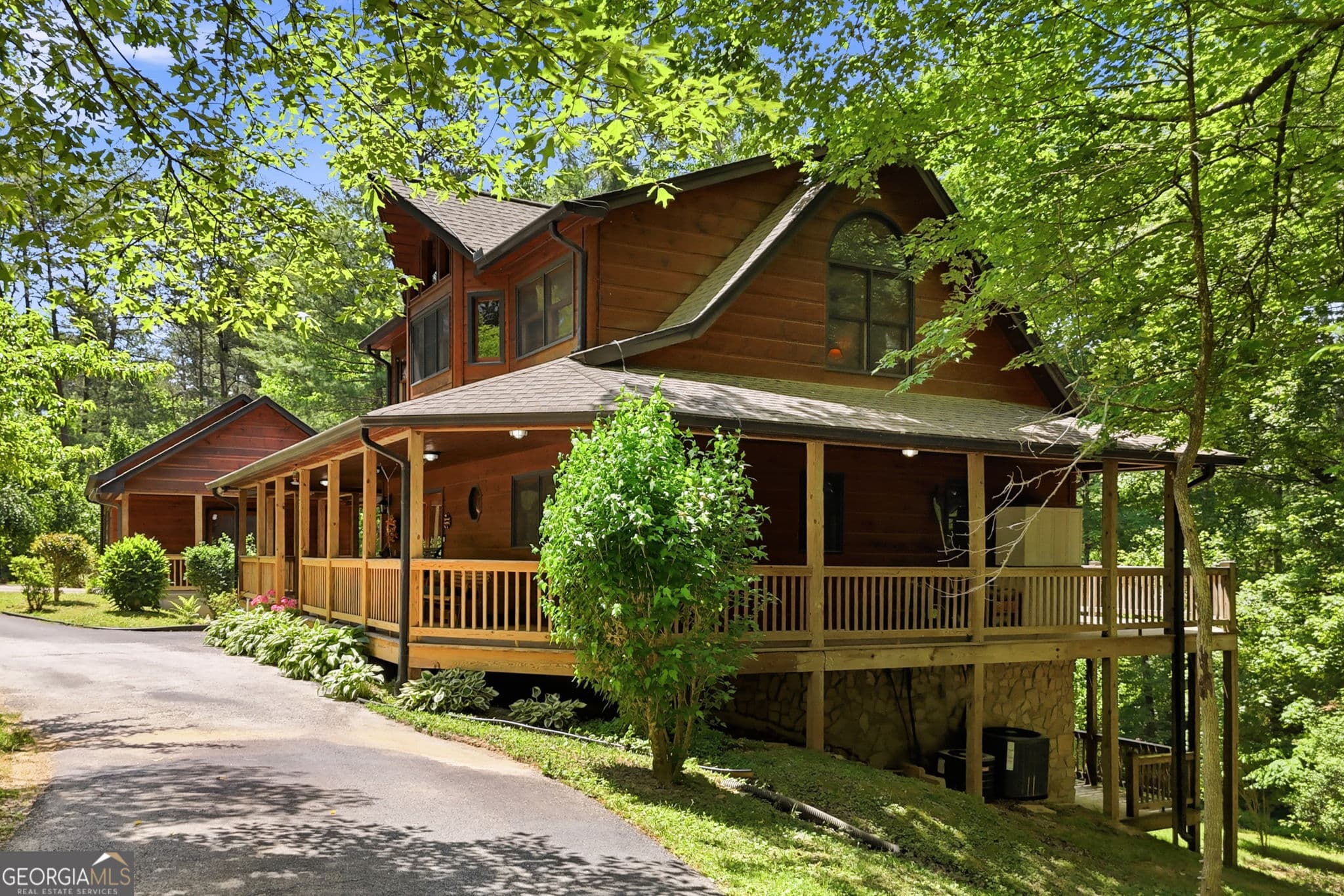 3 bedroom, 3.5 bathroom, 2,210 sq ft cabin,single family residence for sale at 139 Deer Trail, Mineral Bluff, GA 30559 — photo 3