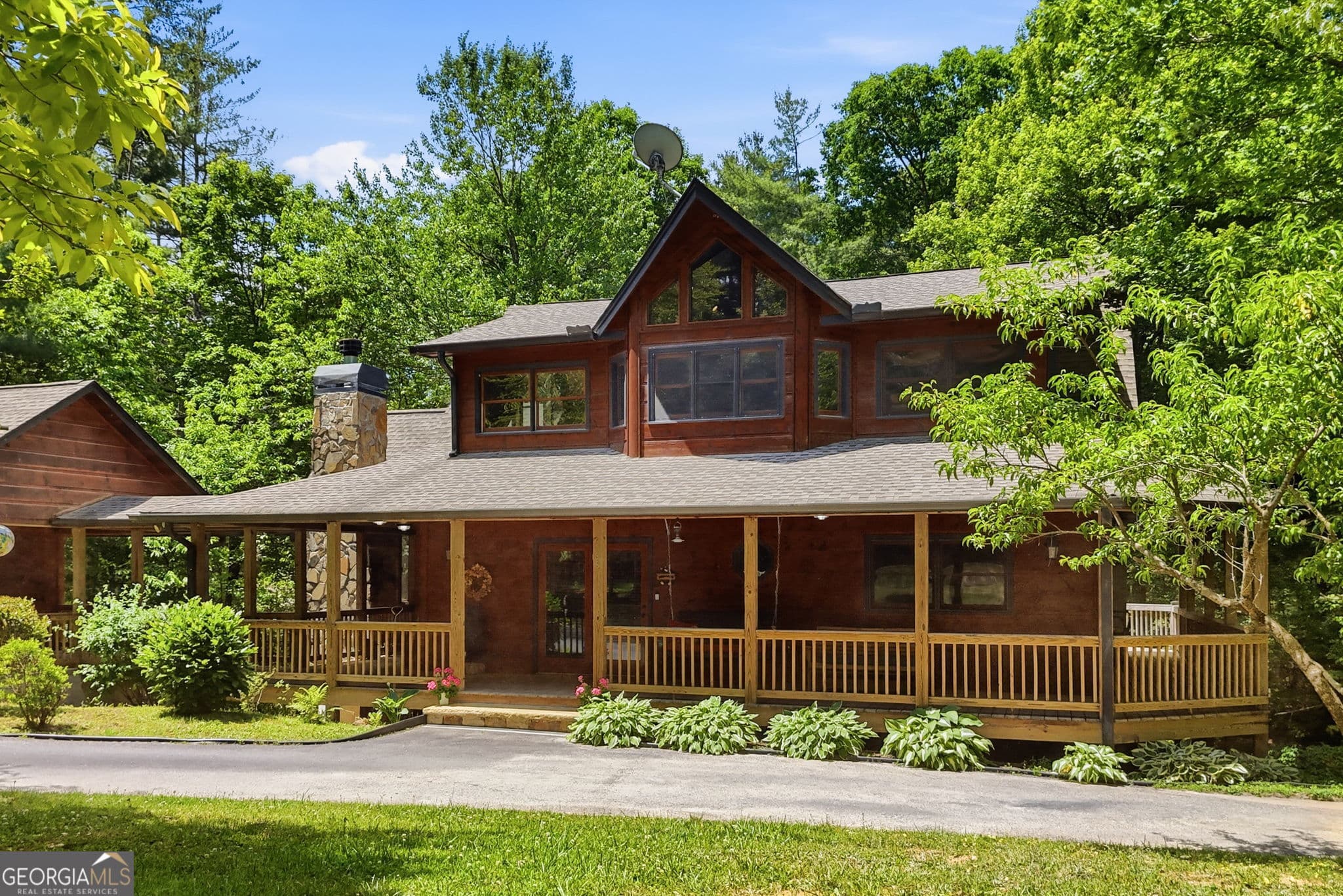 3 bedroom, 3.5 bathroom, 2,210 sq ft cabin,single family residence for sale at 139 Deer Trail, Mineral Bluff, GA 30559 — photo 1 of 54