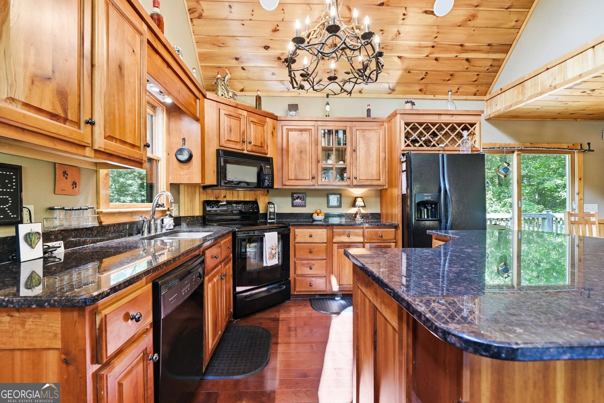 3 bedroom, 3.5 bathroom, 2,210 sq ft cabin,single family residence for sale at 139 Deer Trail, Mineral Bluff, GA 30559 — photo 10