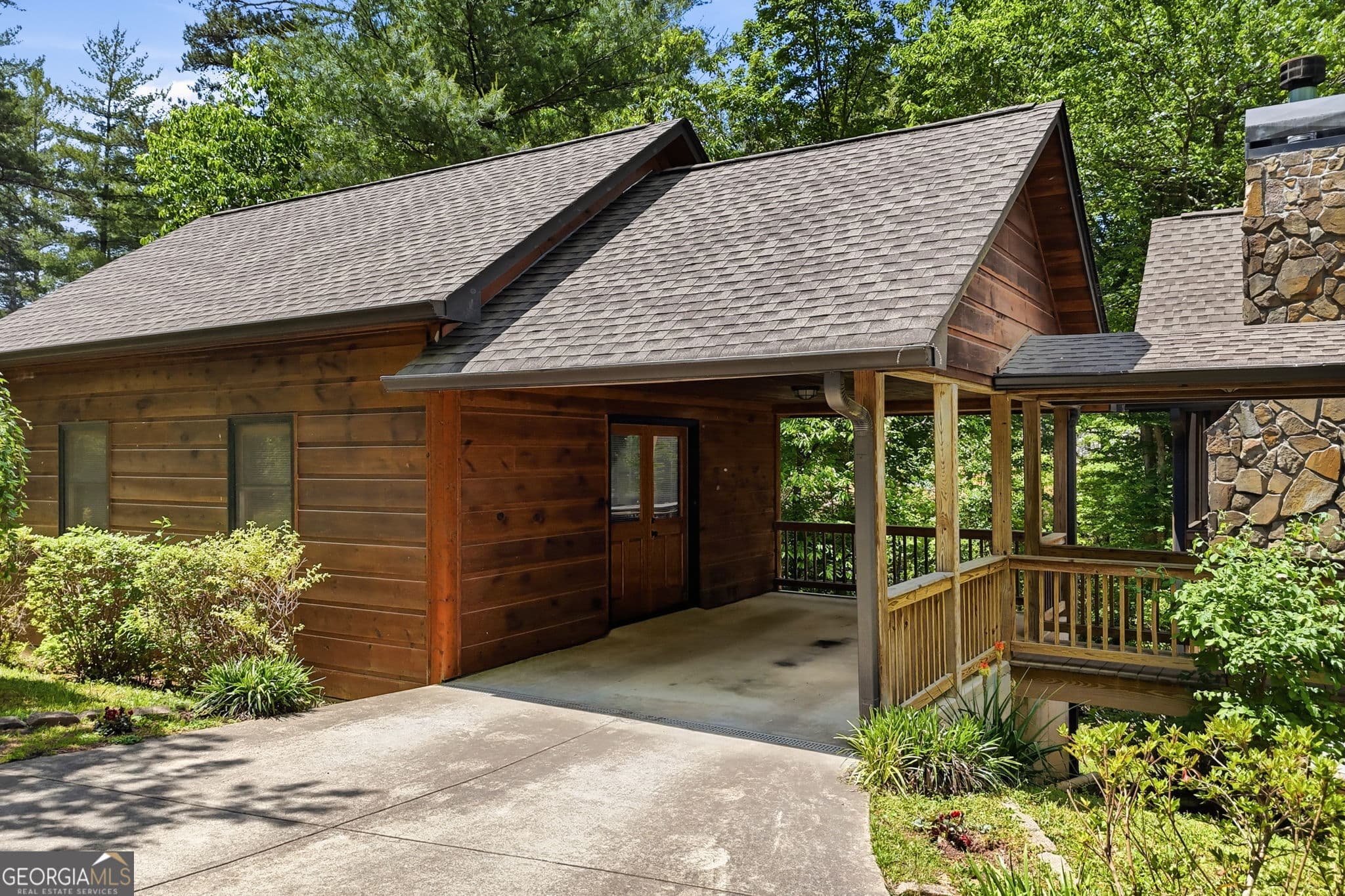 3 bedroom, 3.5 bathroom, 2,210 sq ft cabin,single family residence for sale at 139 Deer Trail, Mineral Bluff, GA 30559 — photo 4
