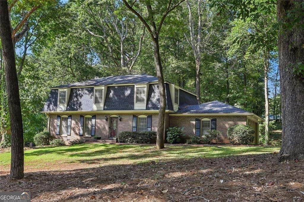 4 bedroom, 2.5 bathroom, 3,915 sq ft single family residence for sale at 4988 Mountclaire Road, Stone Mountain, GA 30087 — photo 2
