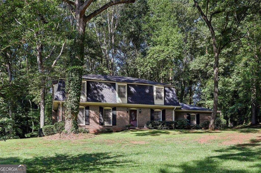 4 bedroom, 2.5 bathroom, 3,915 sq ft single family residence for sale at 4988 Mountclaire Road, Stone Mountain, GA 30087 — photo 4