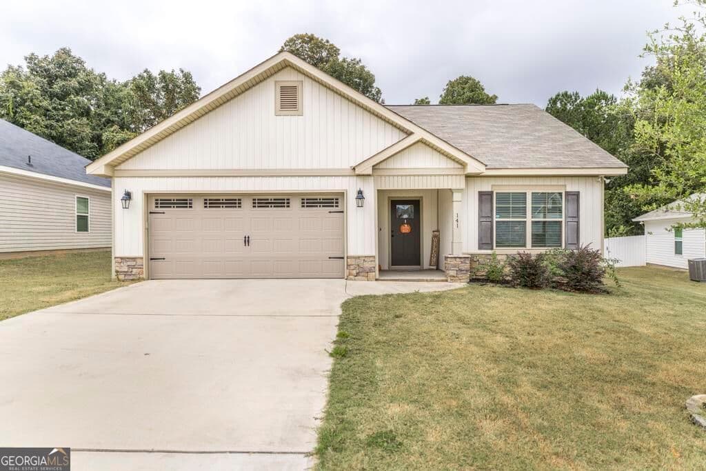 3 bedroom, 2 bathroom, 1,479 sq ft single family residence for sale at 141 Red Tail Circle, Byron, GA 31008 — photo 1 of 27