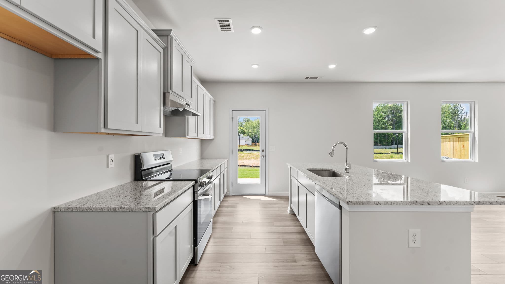3 bedroom, 2.5 bathroom, 1,848 sq ft townhouse for sale at 9 Umber Lane LOT 30, Newnan, GA 30263 — photo 9