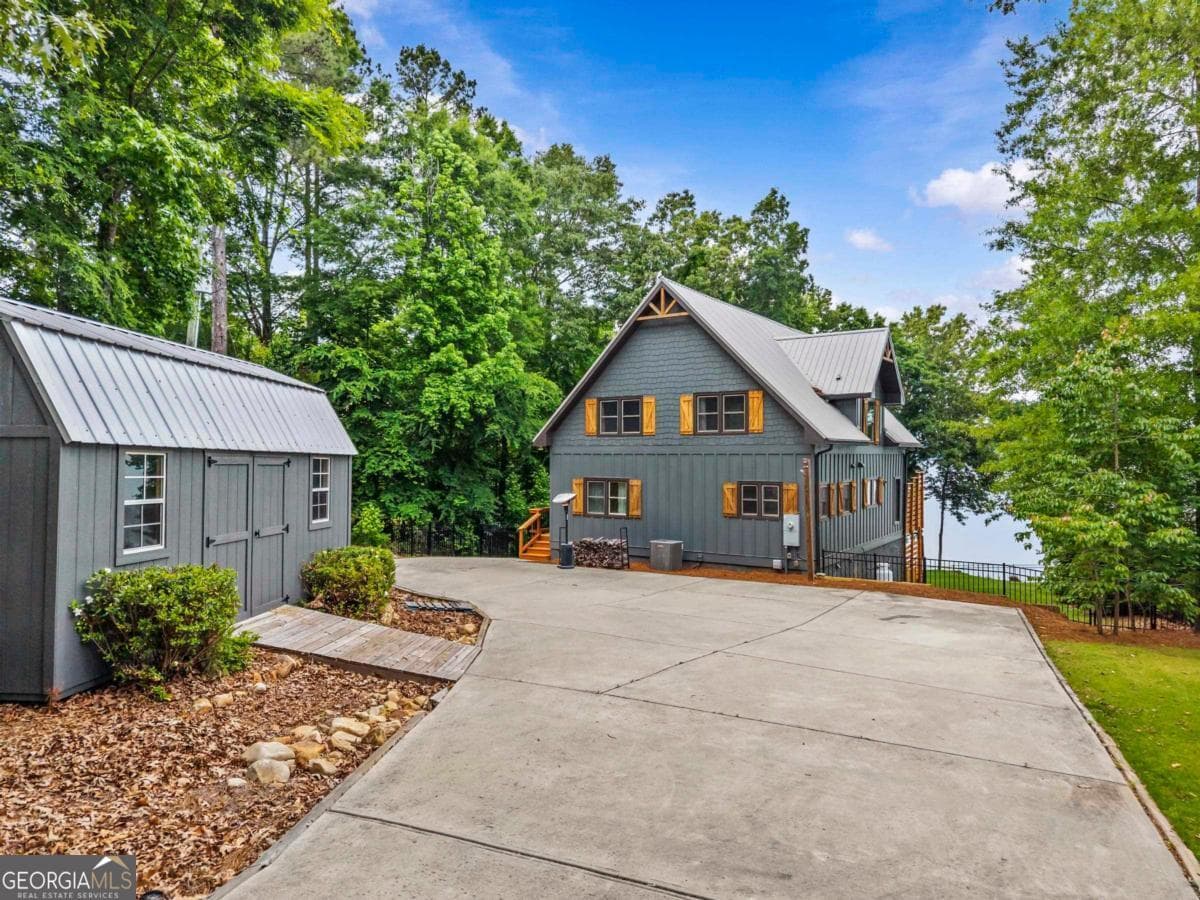 3 bedroom, 3 bathroom, 2,925 sq ft single family residence sold at 188 Hickory Point Drive, Buckhead, GA 30625