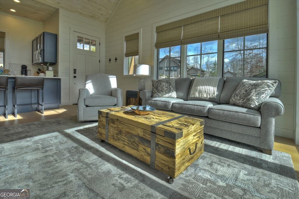 1 bedroom, 1 bathroom, 516 sq ft single family residence for sale at 400 Old Toccoa Farm Loop, Mineral Bluff, GA 30559 — photo 2