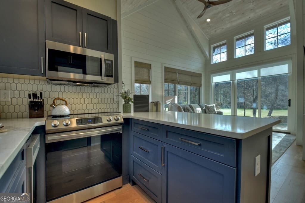 1 bedroom, 1 bathroom, 516 sq ft single family residence for sale at 400 Old Toccoa Farm Loop, Mineral Bluff, GA 30559 — photo 6