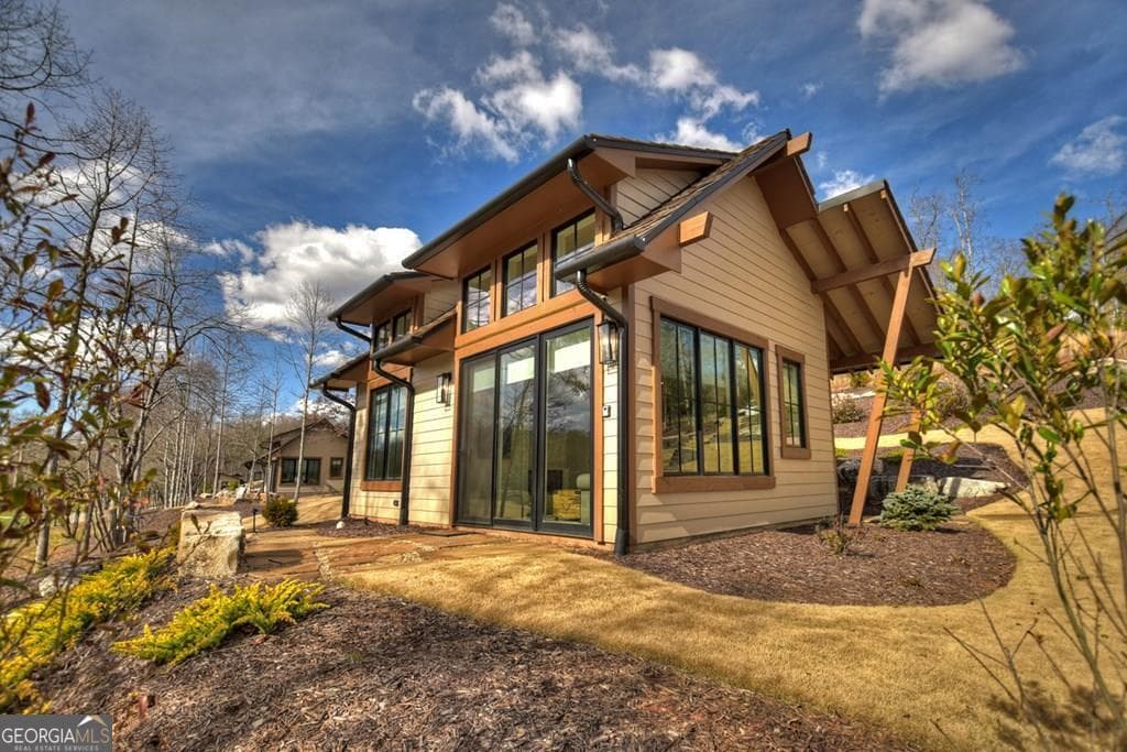 1 bedroom, 1 bathroom, 516 sq ft single family residence for sale at 400 Old Toccoa Farm Loop, Mineral Bluff, GA 30559