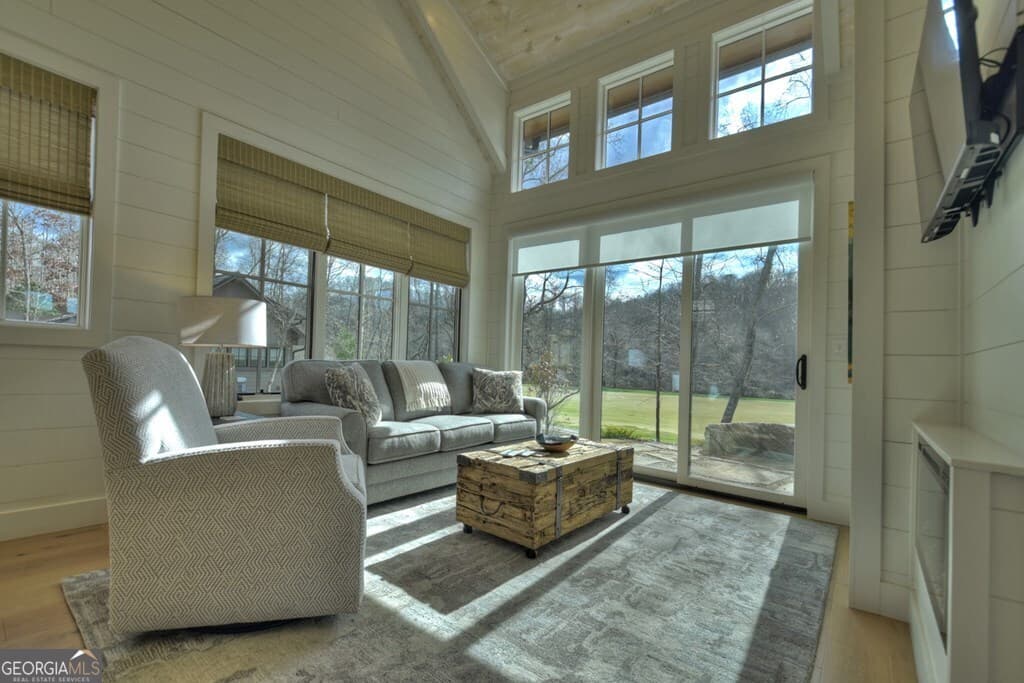 1 bedroom, 1 bathroom, 516 sq ft single family residence for sale at 400 Old Toccoa Farm Loop, Mineral Bluff, GA 30559 — photo 5