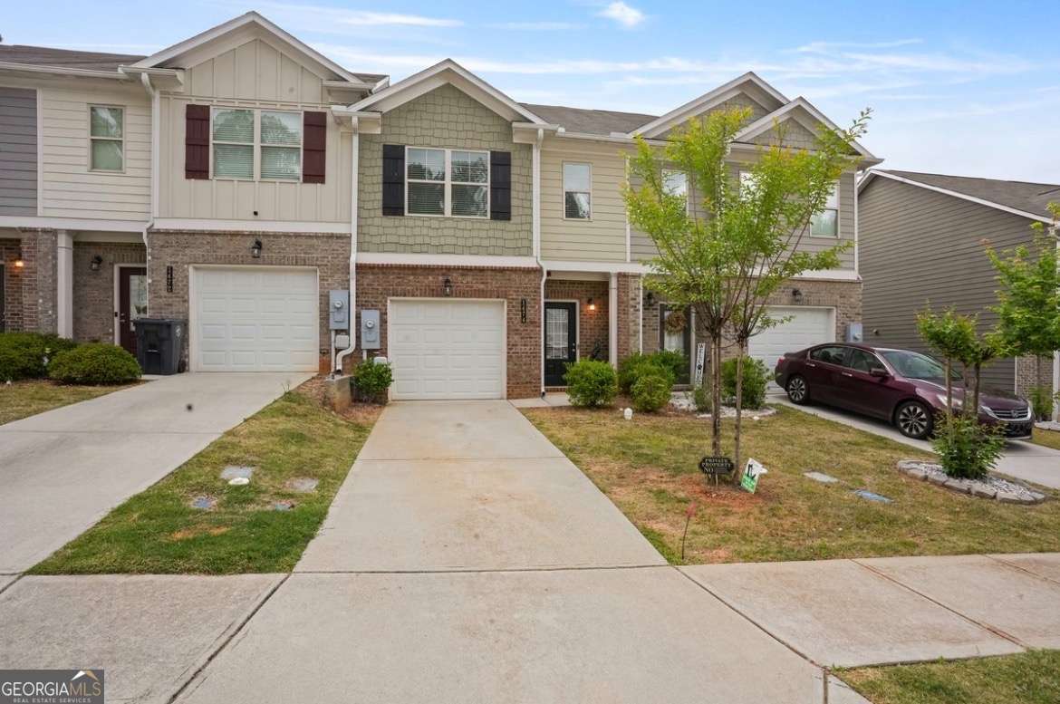 3 bedroom, 2.5 bathroom, 1,408 sq ft townhouse for sale at 1474 O'Connor Drive, Jonesboro, GA 30236