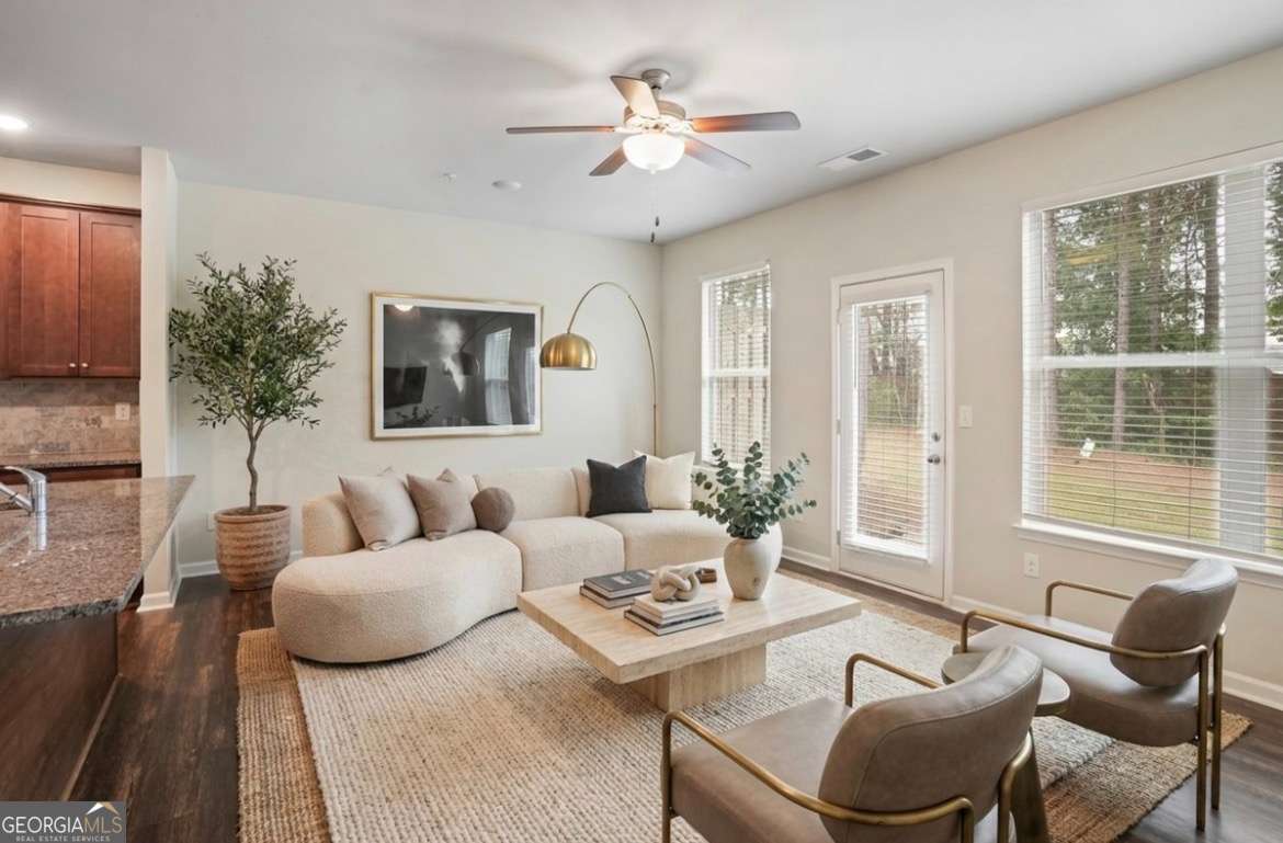 3 bedroom, 2.5 bathroom, 1,408 sq ft townhouse for sale at 1474 O'Connor Drive, Jonesboro, GA 30236 — photo 8
