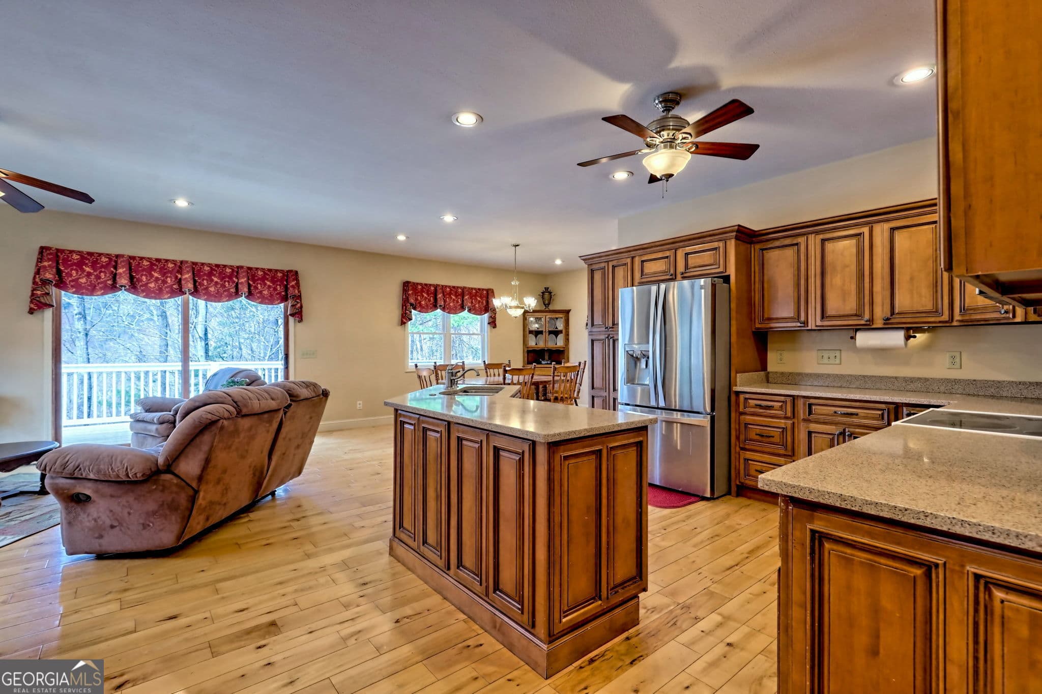 5 bedroom, 3 bathroom, 3,920 sq ft single family residence for sale at 1068 Coleman River Road, Clayton, GA 30525 — photo 5