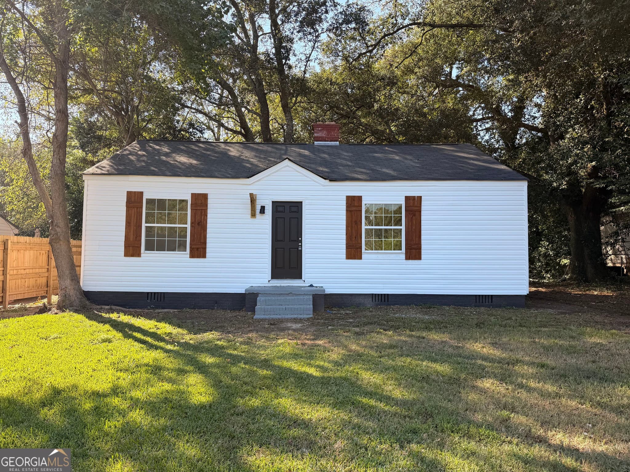 2 bedroom, 1 bathroom, 900 sq ft single family residence for sale at 308 Diggs Boulevard, Warner Robins, GA 31093