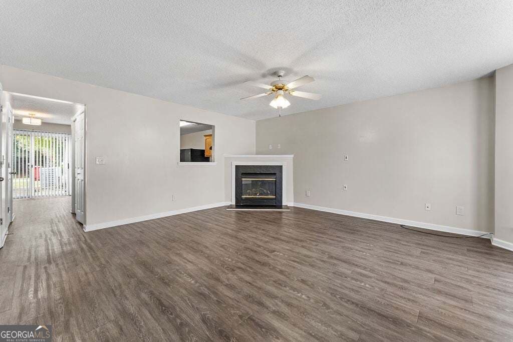 3 bedroom, 2 bathroom, 1,418 sq ft townhouse for sale at 1547 April Lane, Morrow, GA 30260 — photo 7