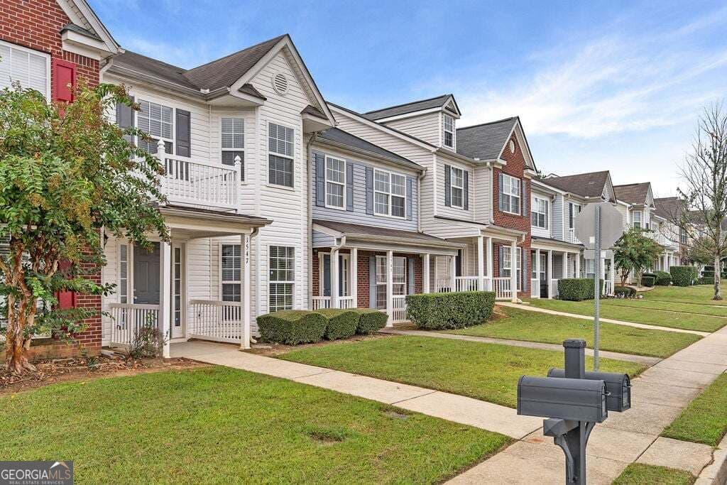 3 bedroom, 2 bathroom, 1,418 sq ft townhouse for sale at 1547 April Lane, Morrow, GA 30260 — photo 3