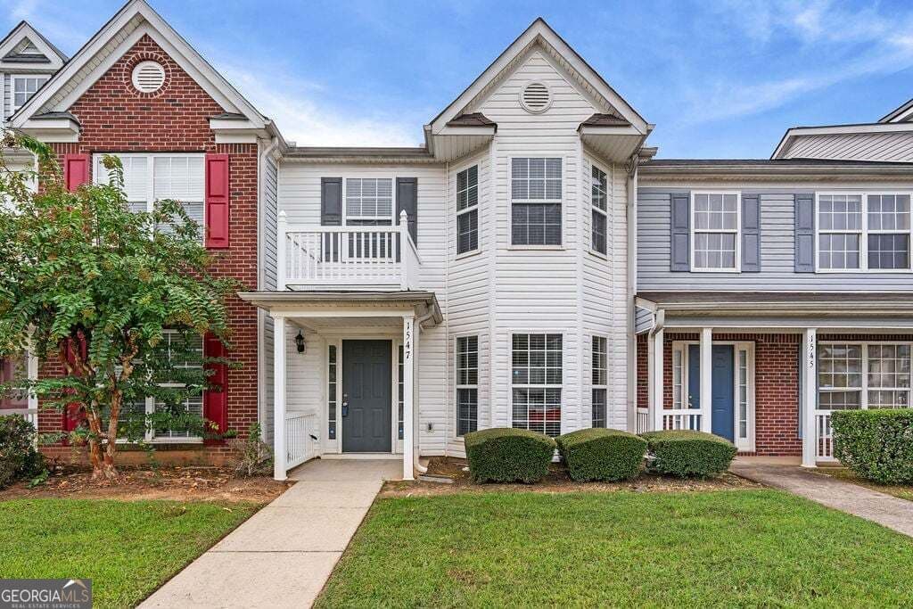 3 bedroom, 2 bathroom, 1,418 sq ft townhouse for sale at 1547 April Lane, Morrow, GA 30260 — photo 1 of 26