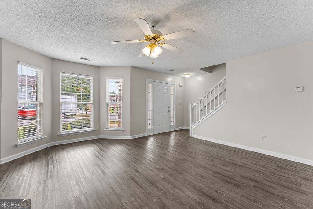 3 bedroom, 2 bathroom, 1,418 sq ft townhouse for sale at 1547 April Lane, Morrow, GA 30260 — photo 5