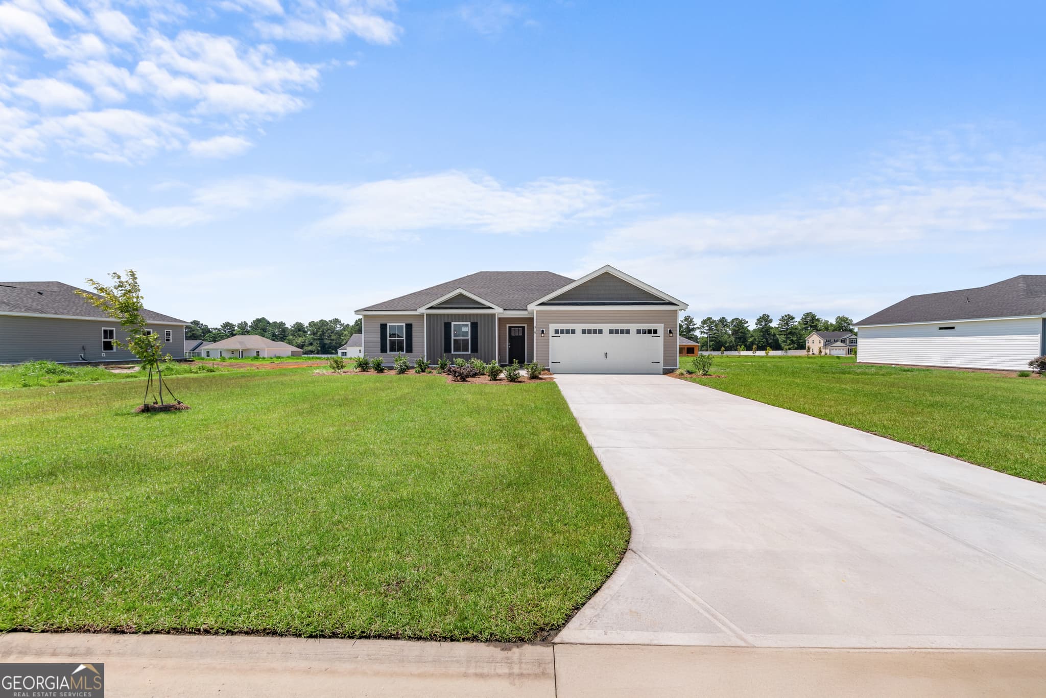 3 bedroom, 2 bathroom, 1,544 sq ft single family residence under contract at 318 Barney Run, Statesboro, GA 30458 — photo 2
