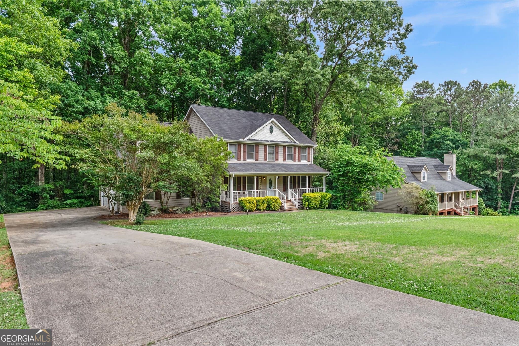 4 bedroom, 2.5 bathroom, 3,735 sq ft single family residence for sale at 165 Hayes Circle, Rex, GA 30273 — photo 2