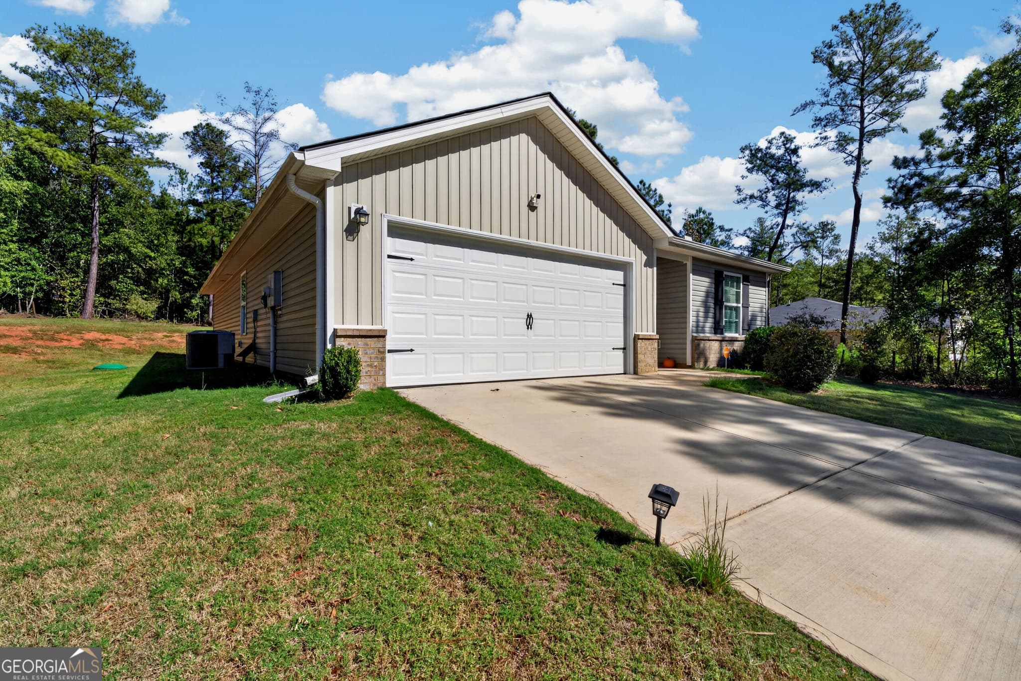 4 bedroom, 2 bathroom, 1,398 sq ft single family residence for sale at 196 Chapman Road, Macon, GA 31211 — photo 3