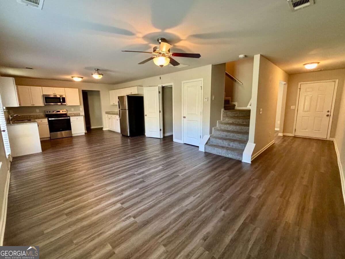 4 bedroom, 2.5 bathroom single family residence for rent at 321 Nutwood Trace, Locust Grove, GA 30248 for $1,950 a month — photo 4