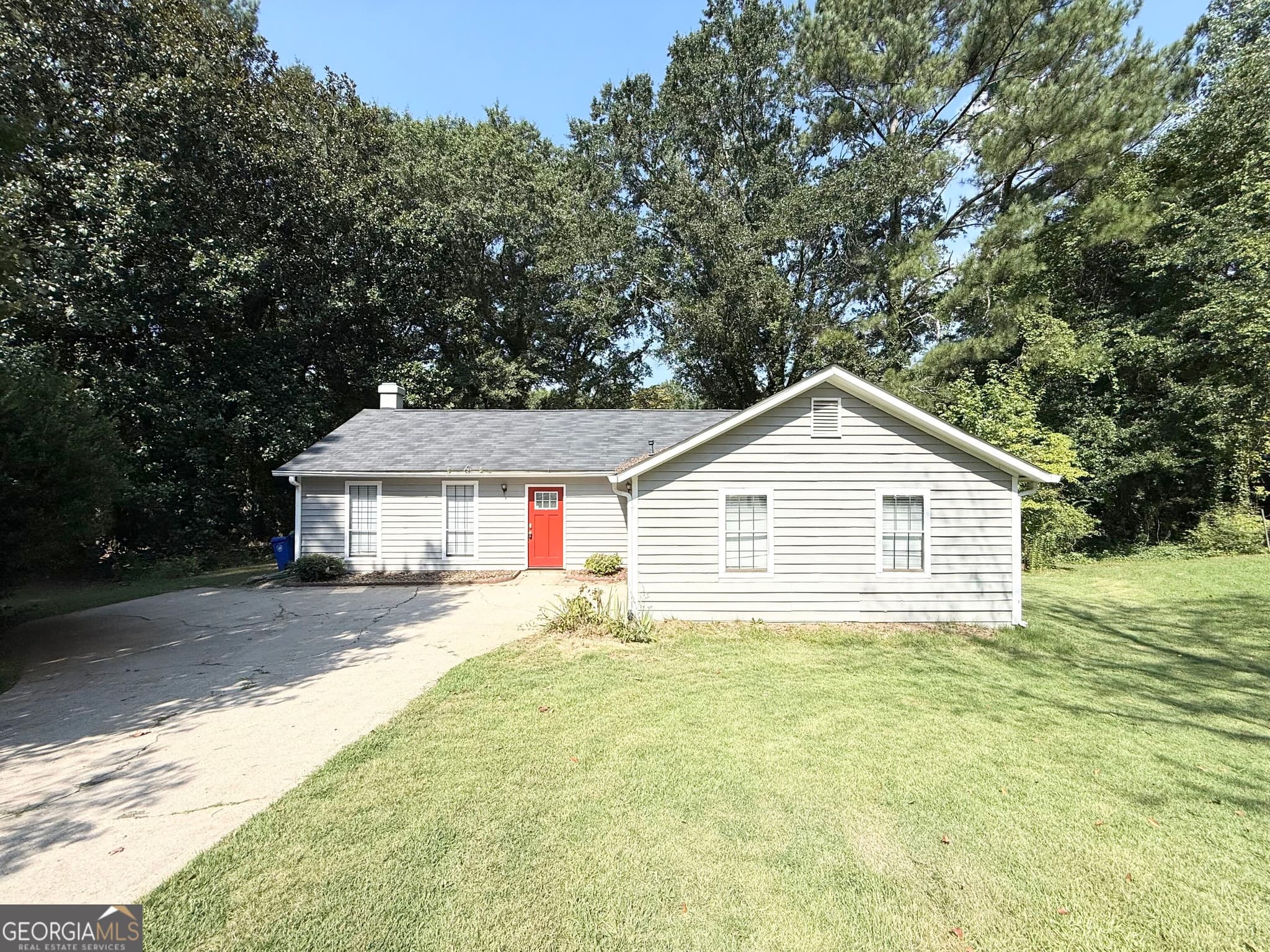 3 bedroom, 2 bathroom, 1,200 sq ft single family residence for sale at 5112 Huxley Road, Stone Mountain, GA 30088 — photo 2