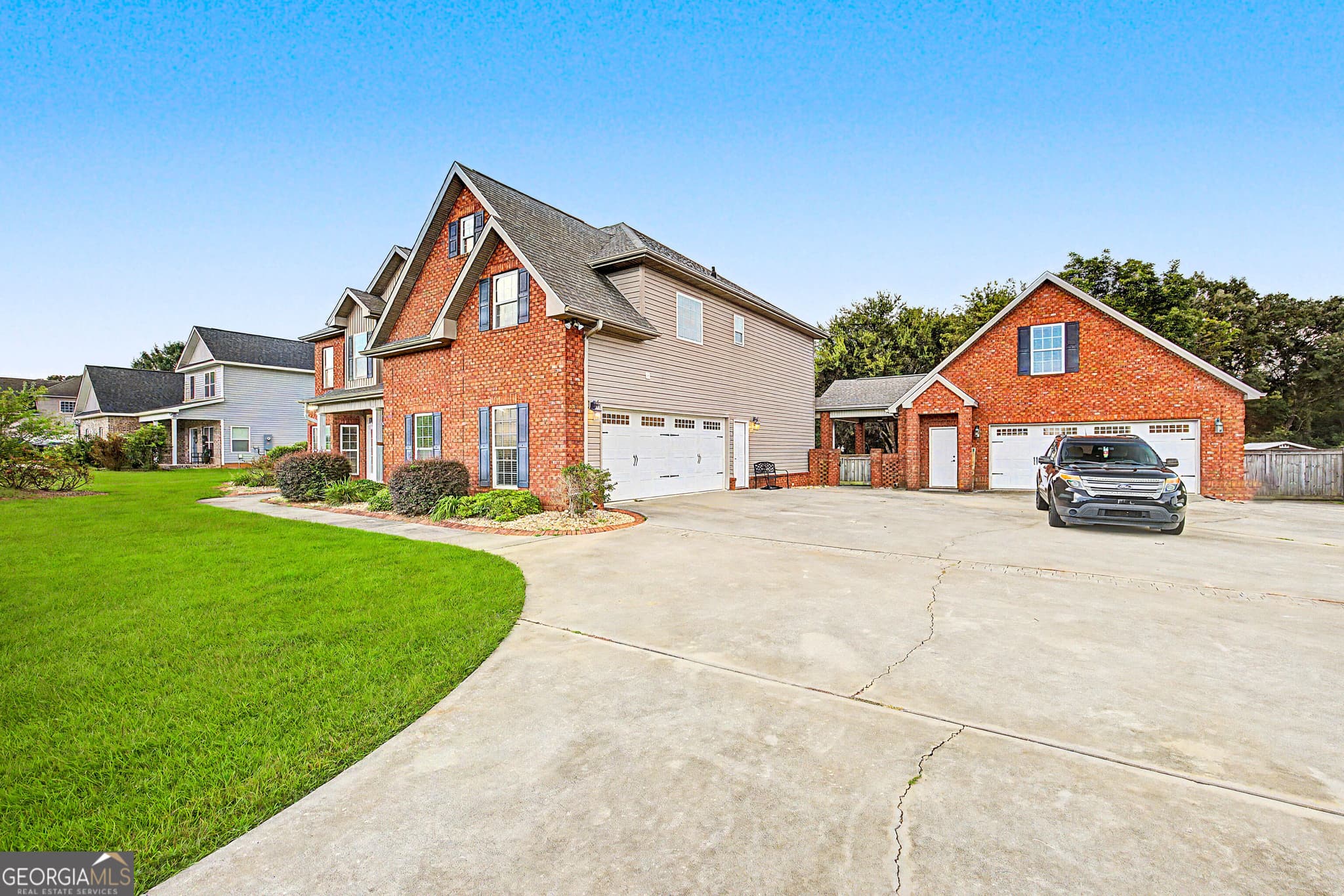 6 bedroom, 4 bathroom, 4,108 sq ft single family residence for sale at 151 Liberty Court, Byron, GA 31008 — photo 2