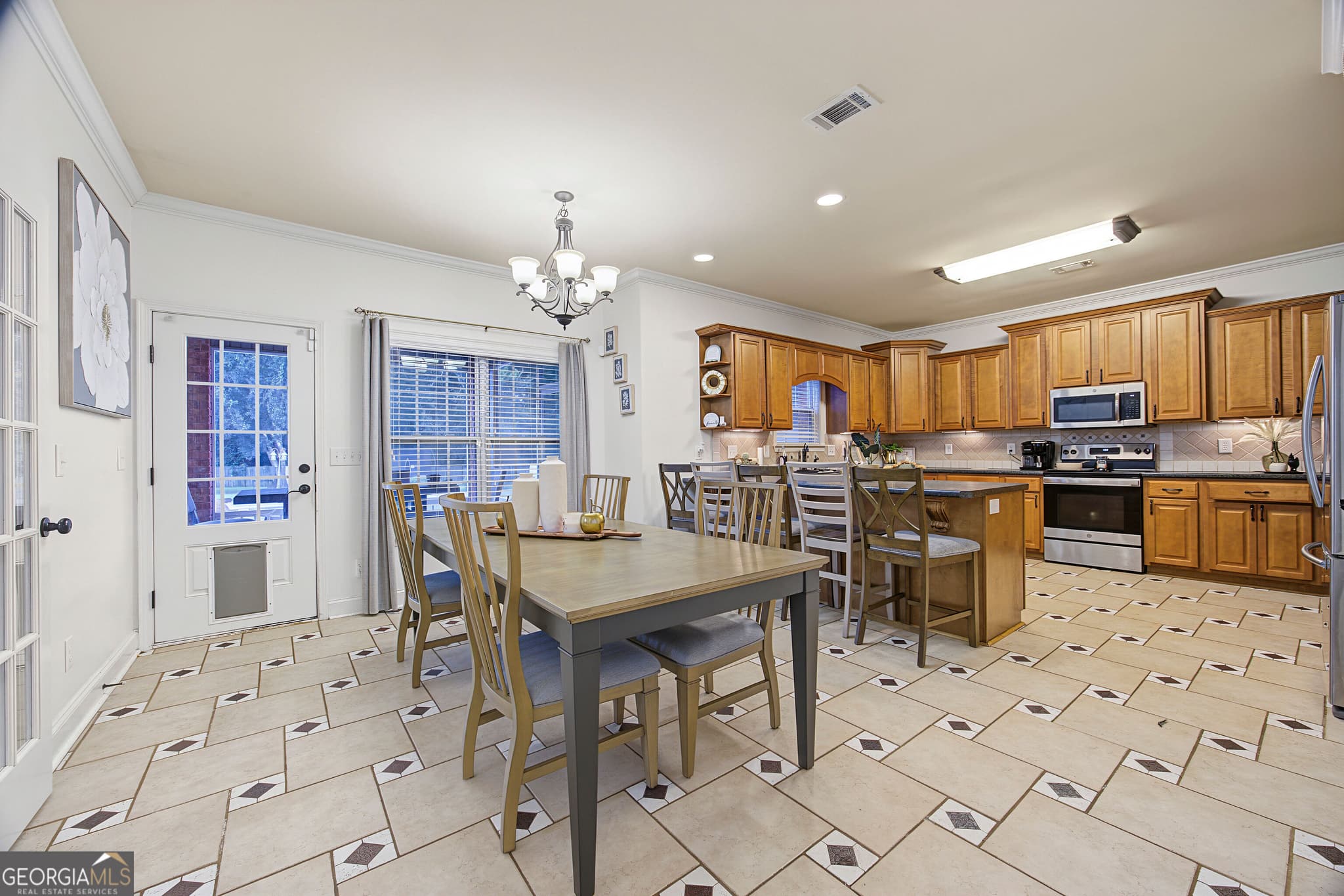 6 bedroom, 4 bathroom, 4,108 sq ft single family residence for sale at 151 Liberty Court, Byron, GA 31008 — photo 9