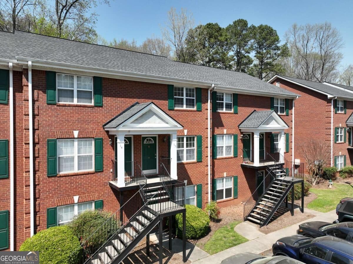 2 bedroom, 2.5 bathroom, 1,275 sq ft condominium for sale at 600 Mitchell Bridge Road 15, Athens, GA 30606 — photo 1 of 22