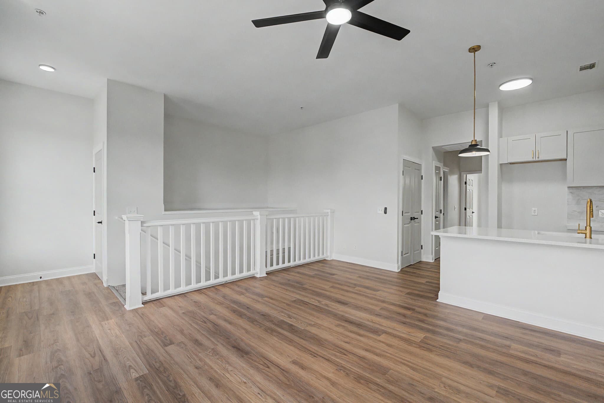 2 bedroom, 1 bathroom, 982 sq ft condominium for sale at 302 Lorch Street 204, Savannah, GA 31401 — photo 2