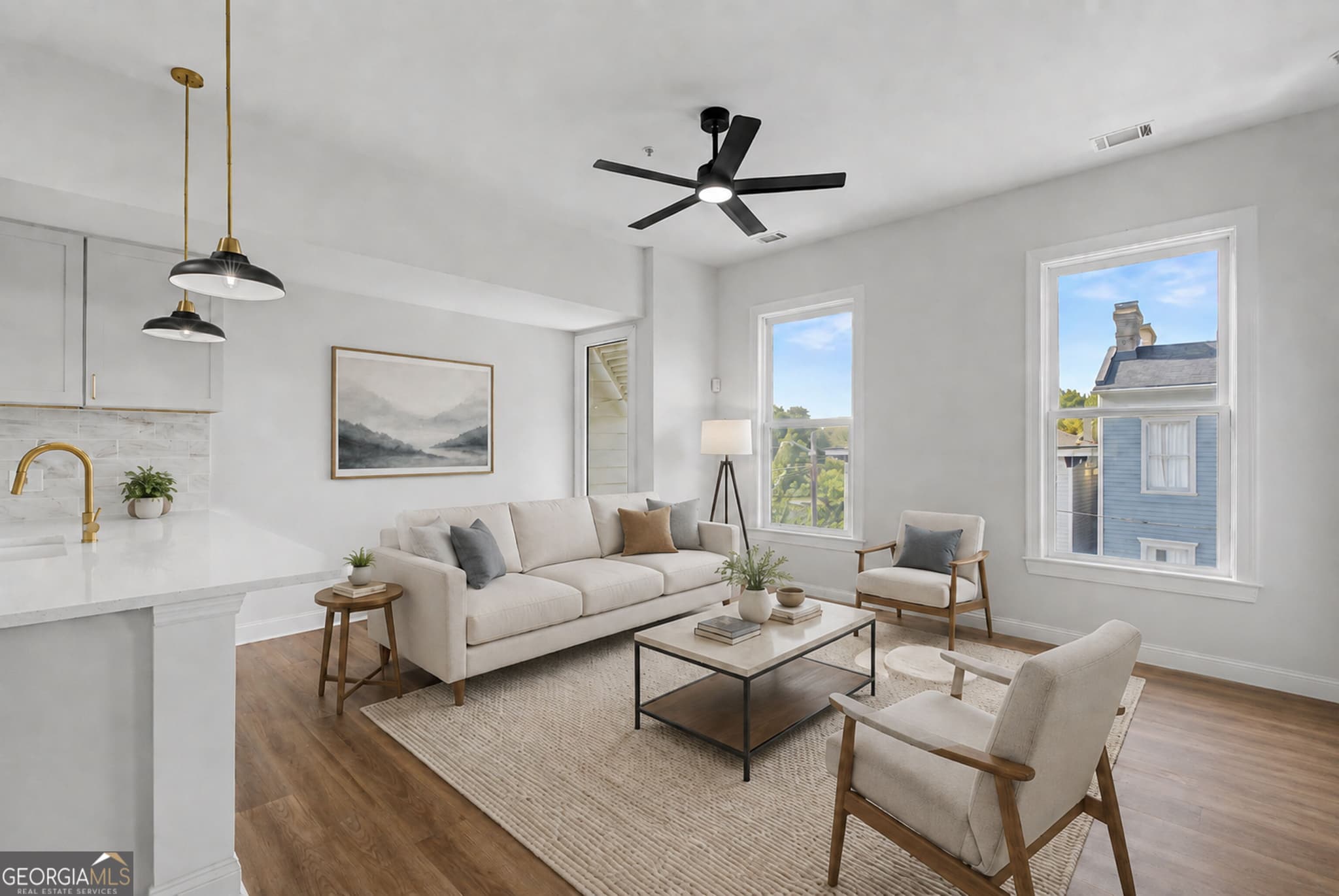 2 bedroom, 1 bathroom, 982 sq ft condominium for sale at 302 Lorch Street 204, Savannah, GA 31401 — photo 3