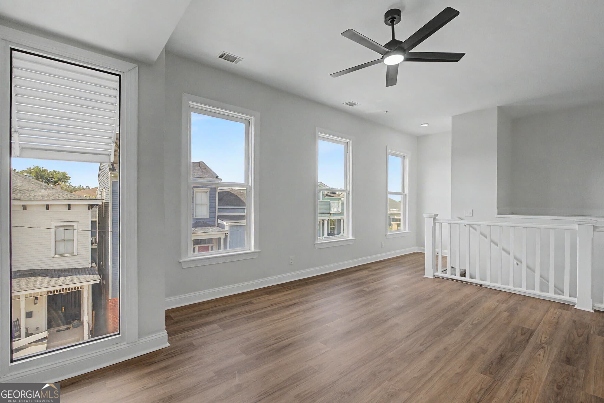 2 bedroom, 1 bathroom, 982 sq ft condominium for sale at 302 Lorch Street 204, Savannah, GA 31401 — photo 5