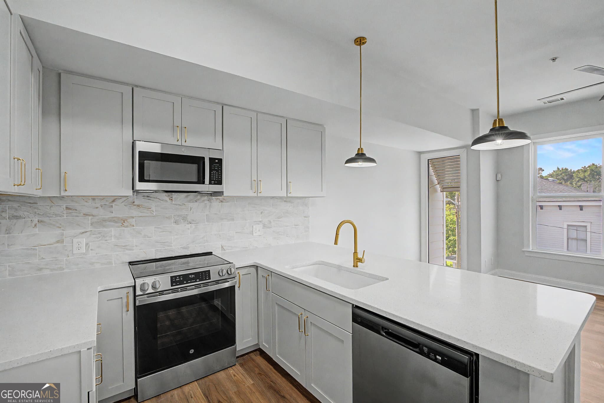 2 bedroom, 1 bathroom, 982 sq ft condominium for sale at 302 Lorch Street 204, Savannah, GA 31401 — photo 10